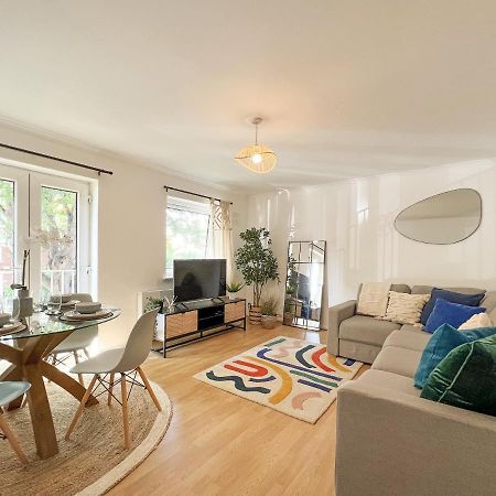 Beautiful Windsor 2 Bed, Perfect Location, 5 Mins Walk To Centre, Free Parking, Legoland, Ascot Apartment Luaran gambar