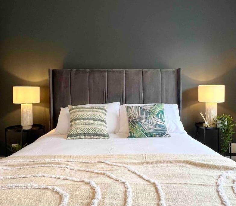 Beautiful Windsor 2 Bed, Perfect Location, 5 Mins Walk To Centre, Free Parking, Legoland, Ascot Apartment Luaran gambar