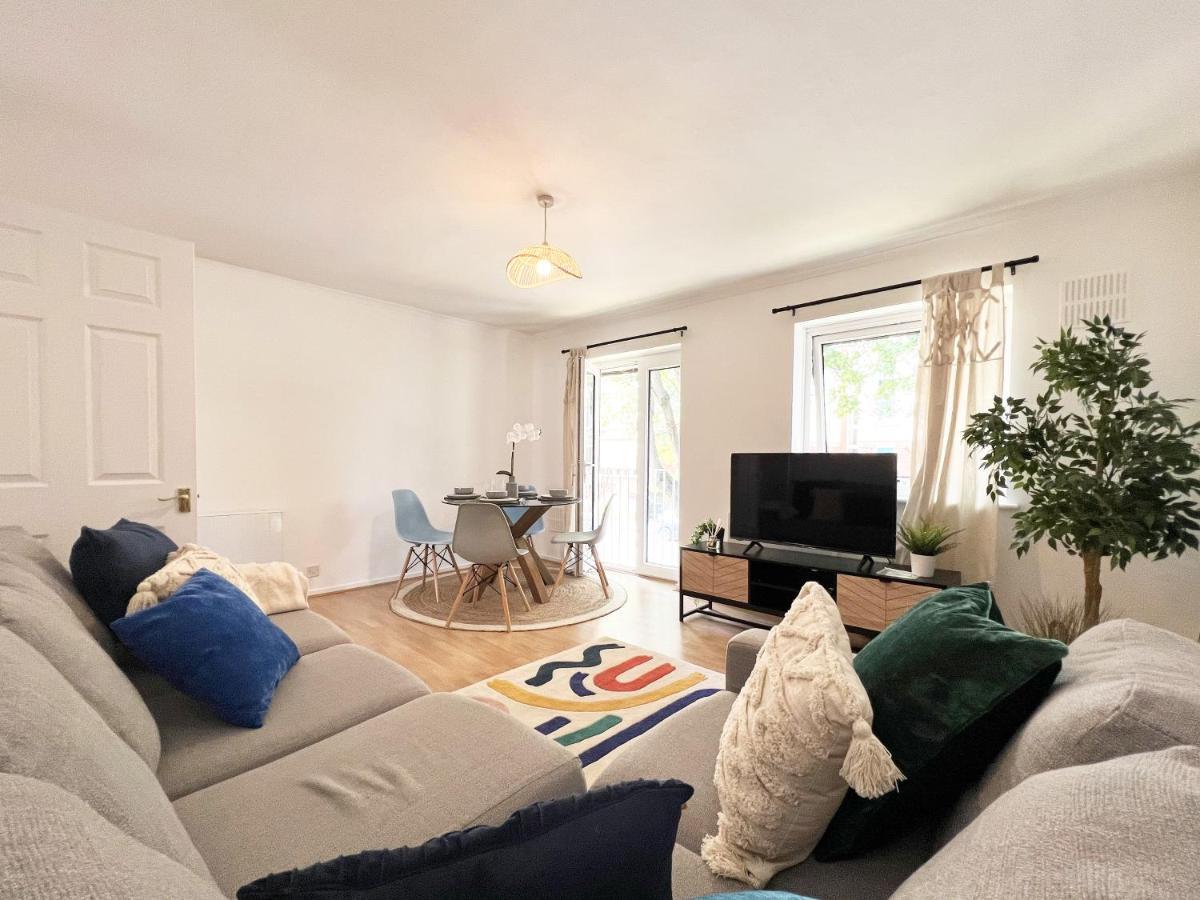 Beautiful Windsor 2 Bed, Perfect Location, 5 Mins Walk To Centre, Free Parking, Legoland, Ascot Apartment Luaran gambar